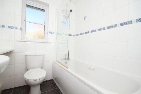 Cost of Shower Window Replacement in Santa Monica